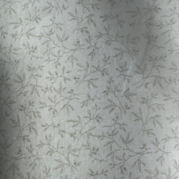 143" x 43" Quilt Cotton Fabric tone on tone calico Floral #13 - Picture 1 of 3